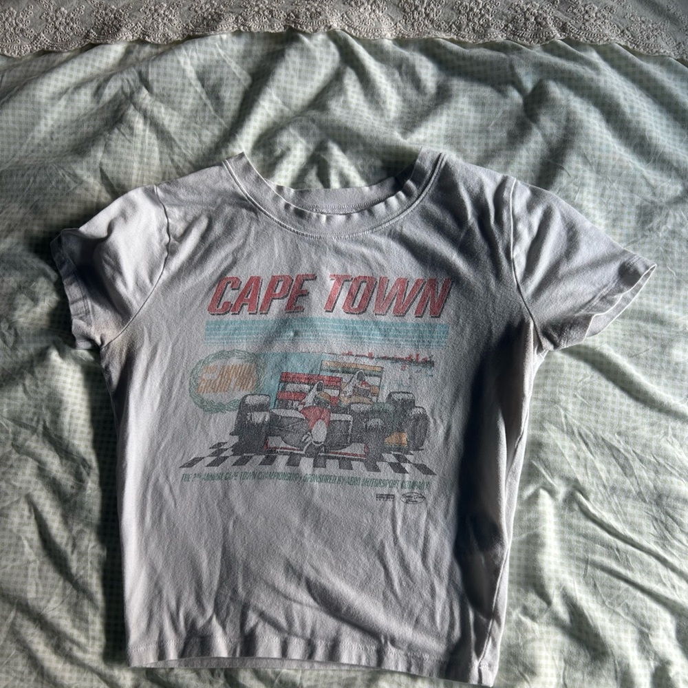 Hollister Cream and Red Cape Town Graphic Crop Top